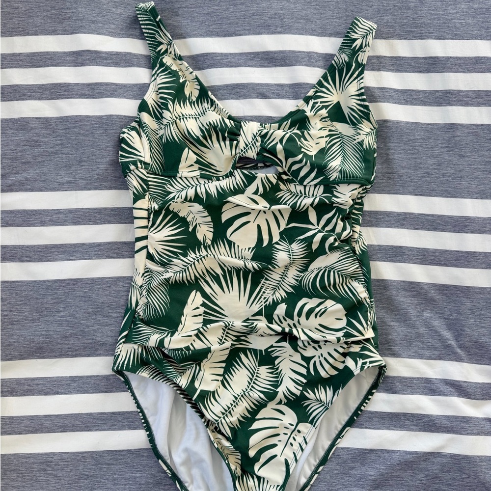 Shade & Shore Leafy Green Women’s Size Large Swim One Piece